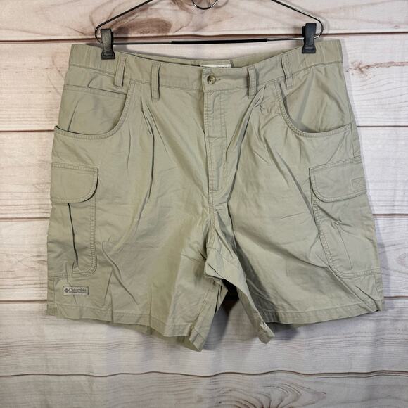 Columbia Tan Cargo Shorts Size 38 - Picture 1 of 5